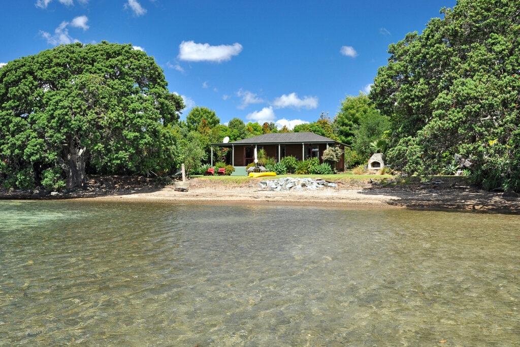pohutukawa cottage from waterfront