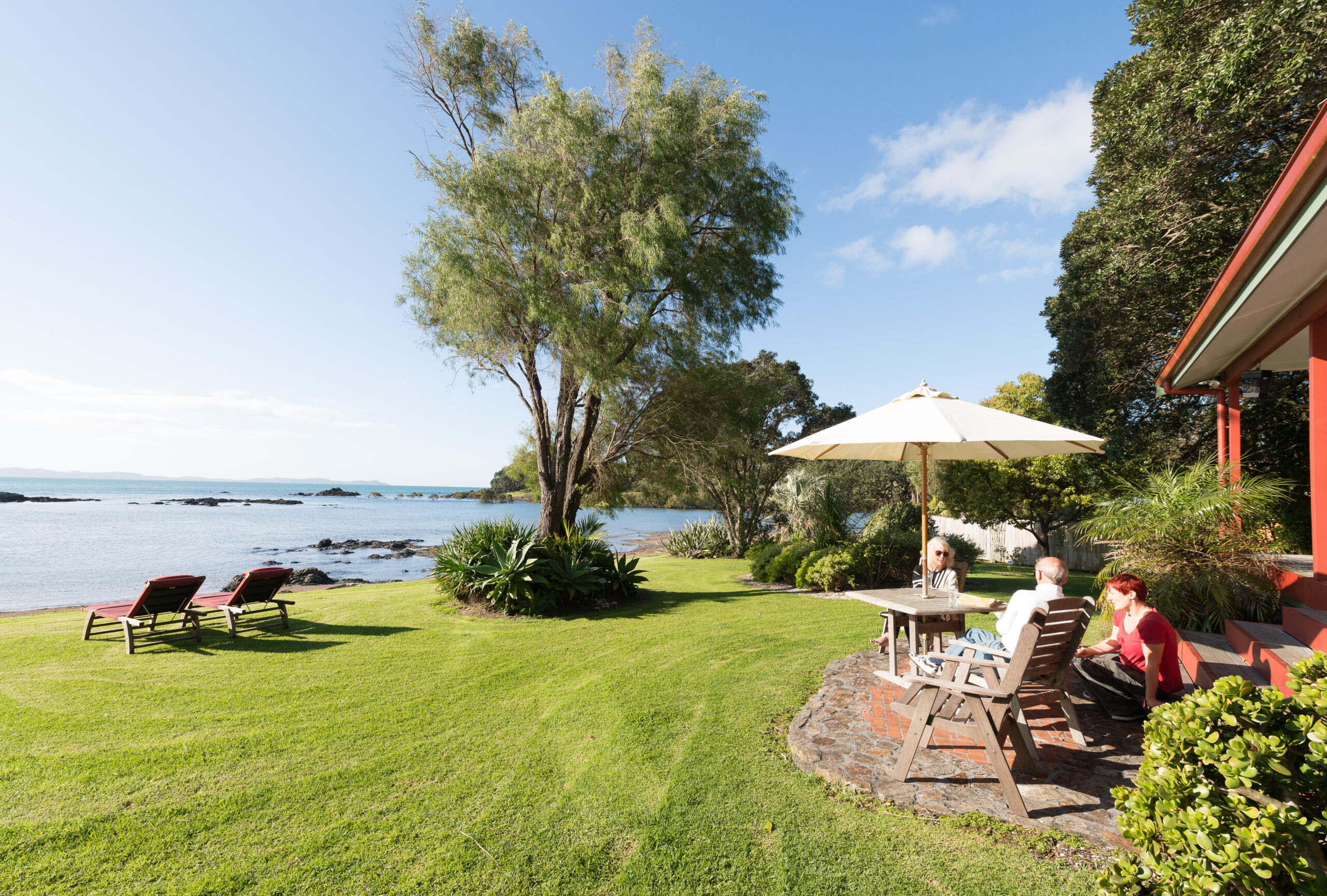 cove cottage coopers beach accommodation